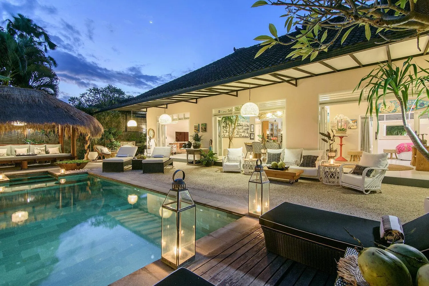 Villa Bloom 3 - Coastal Beach Villa 2 Brm Sleeps 4 Seminyak Beach
